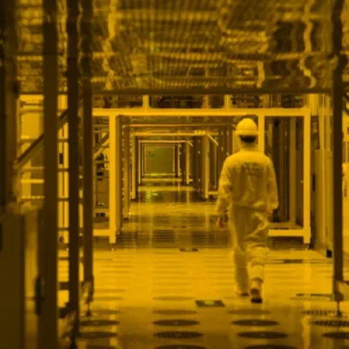 CSOT revela bastidores da produção de telas que equipam TVs, celulares e notebooks