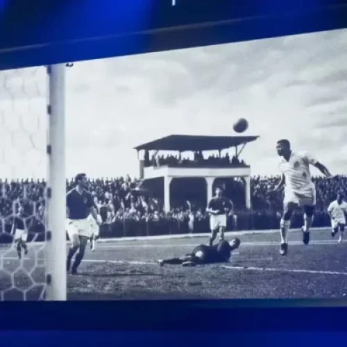 Google usa IA para revelar o gol lendário de Pelé que nunca foi filmado