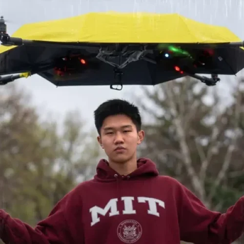 Guarda-chuva drone que segue o usuário promete acabar com as mãos ocupadas; vale a aposta?