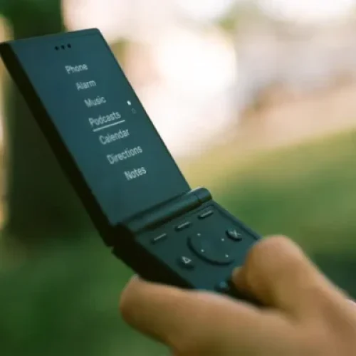 Light Flip chega em 2027 e promete resgatar o celular “raiz” por menos de R$1,6 mil