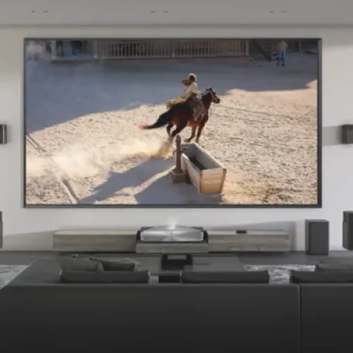 Hisense PX4 Pro transforma sua sala em cinema de 200″ com laser TriChroma