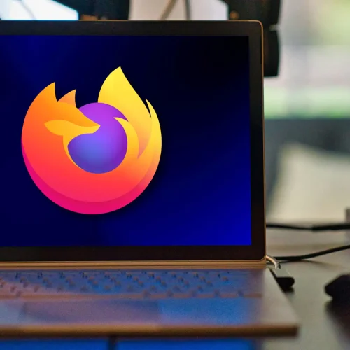 Firefox 141 estreia agrupamento de abas via IA e conversor direto na barra de endereços