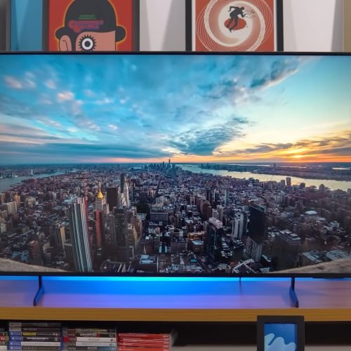 Samsung Q7F estreia no Brasil com QLED, HDR10+ e integração reforçada