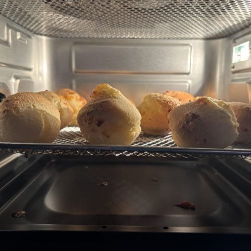 Airfryer reduz até 99% do óleo e prepara alimentos crocantes em minutos