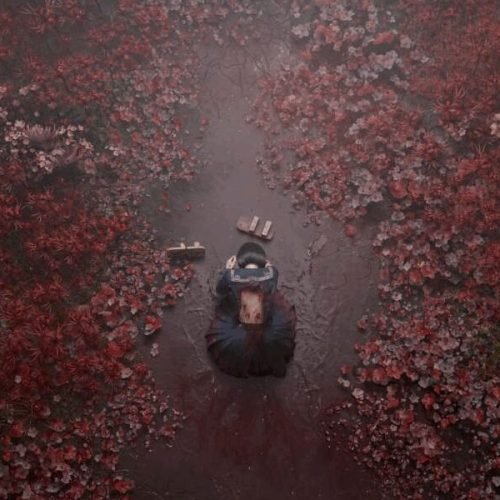 Silent Hill f confirma lançamento em 25 de setembro de 2025 e resgata horror japonês