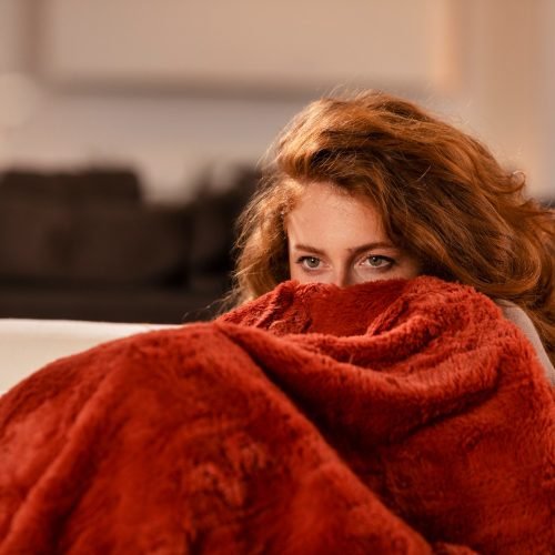 Cobertor ou edredom: descubra o mais quente e aprenda arrumação que segura o calor