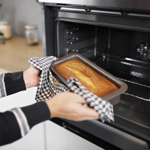 Escolha agora o forno elétrico certo: 6 opções grandes que cabem no bolso