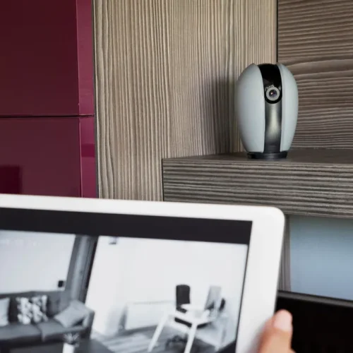 Câmeras Wi-Fi baratas reforçam segurança doméstica com visão 360º e controle pelo celular